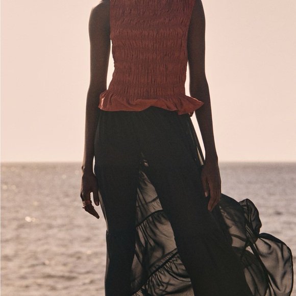 H&M Terracotta Smocked Sleeveless Blouse - Picture 2 of 4